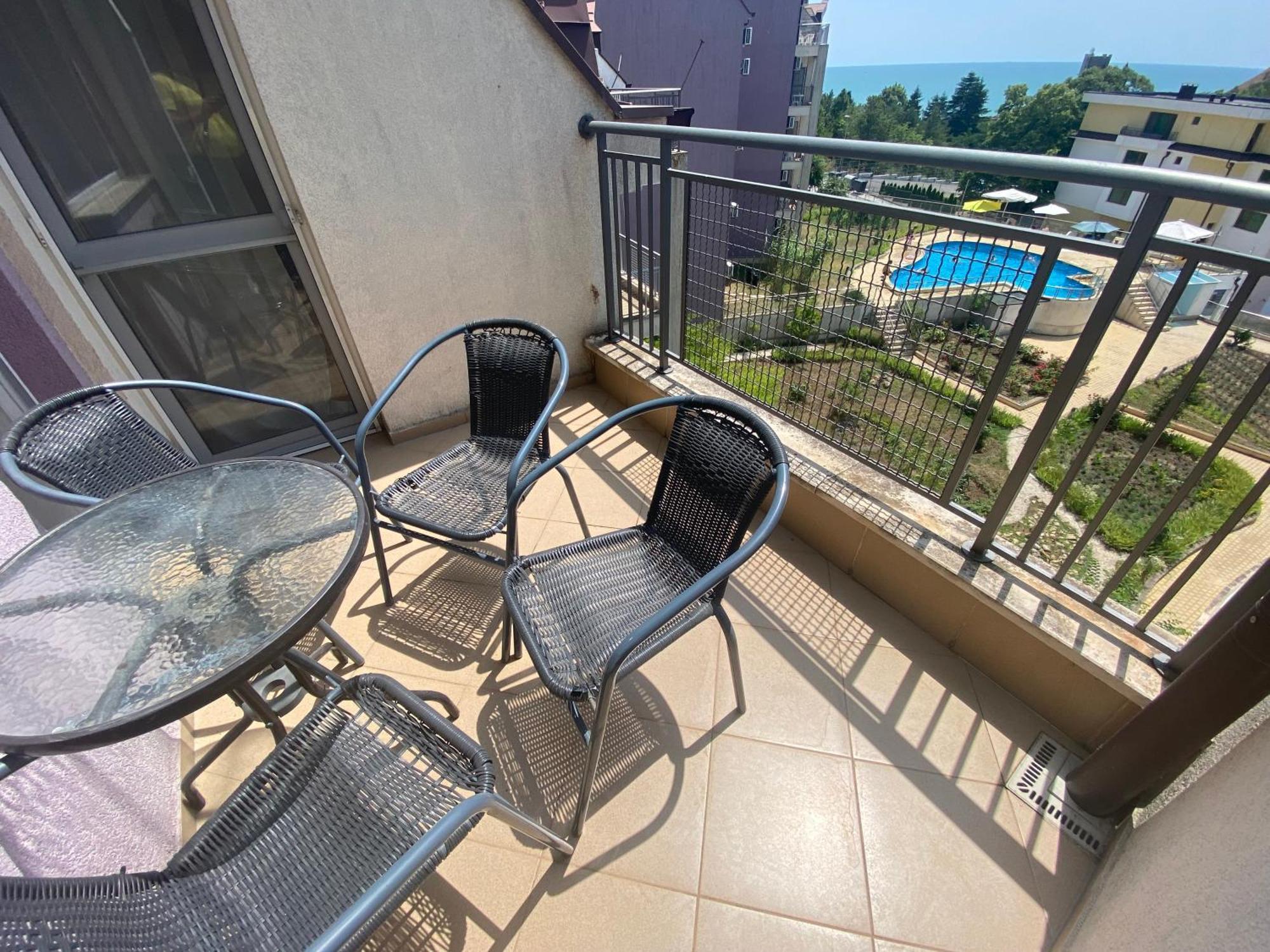 Apartment Hills Kavarna