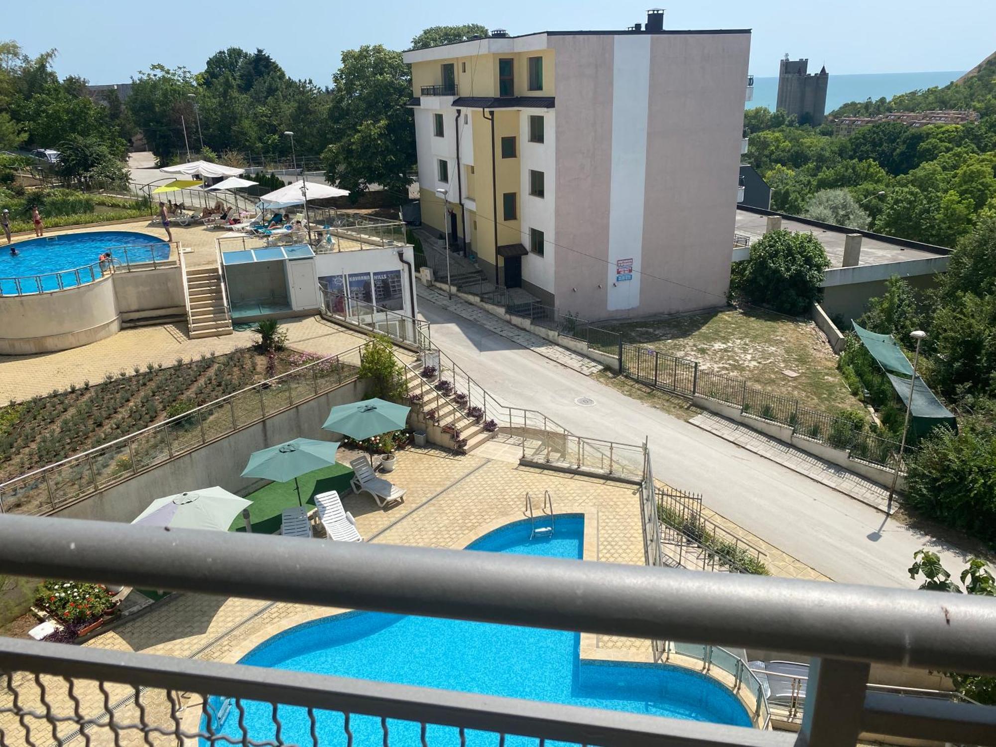 Apartment Hills